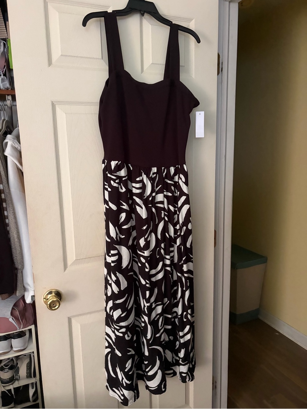 Loveappella Black and White Sleeveless Maxi Dress